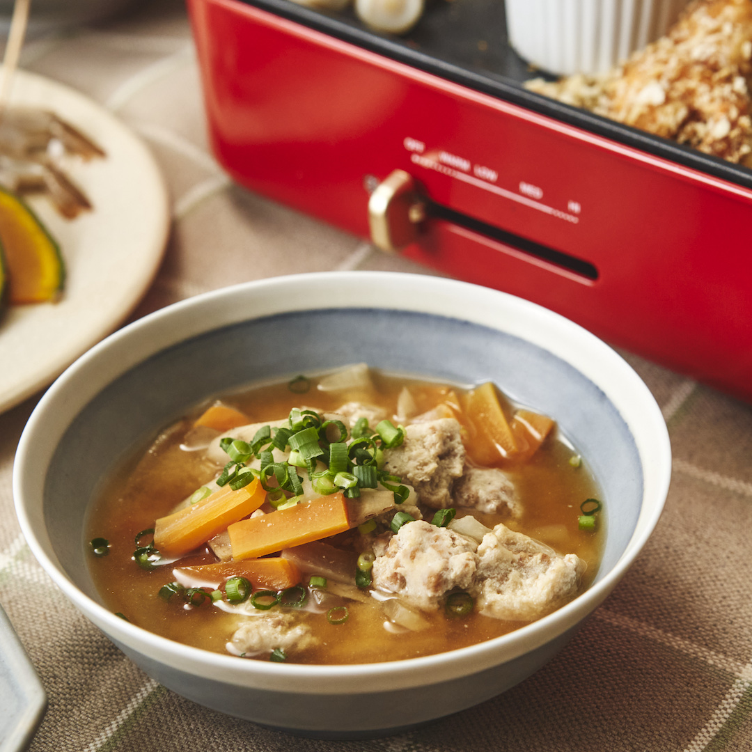 大豆ミートを使って♪冬野菜と肉団子の味噌スープ
